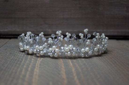 tiara met parels en glittersteentjes